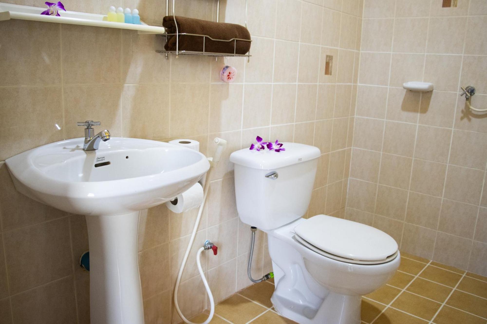 Thai Life Guesthouse Khaolak Khao Lak Ngoại thất bức ảnh
