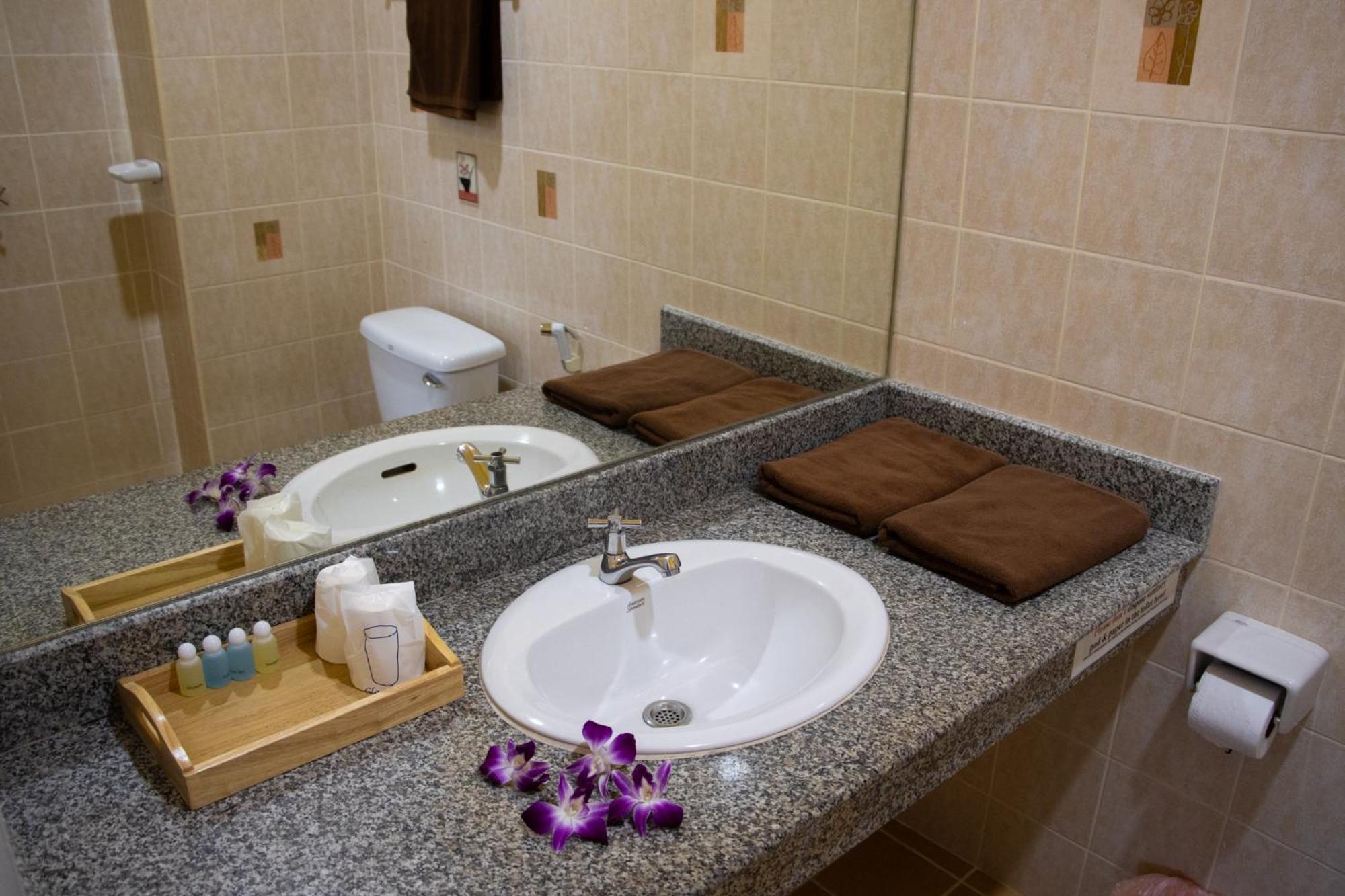 Thai Life Guesthouse Khaolak Khao Lak Ngoại thất bức ảnh